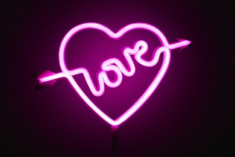 The bridal trend that is here to stay: neon lights