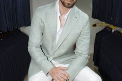 The Jacket Between Seasons: How to Dress for Unpredictable Spring Weather
